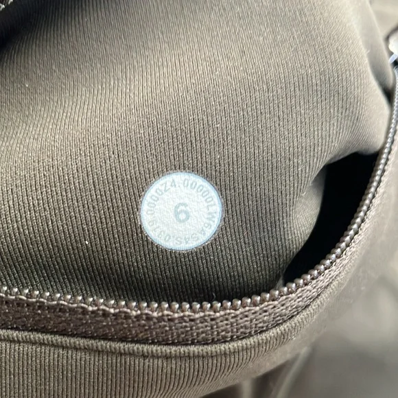 Lululemon Athletica - Picture 6 of 11